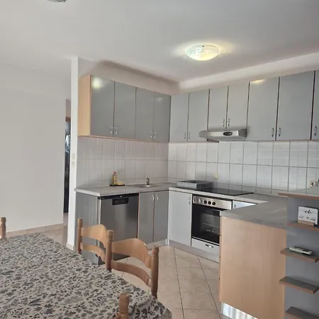 Ivana Na Mirnoj Lokaciji Rab Town