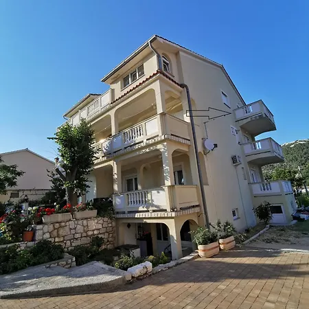 Apartmán Ivana Na Mirnoj Lokaciji *