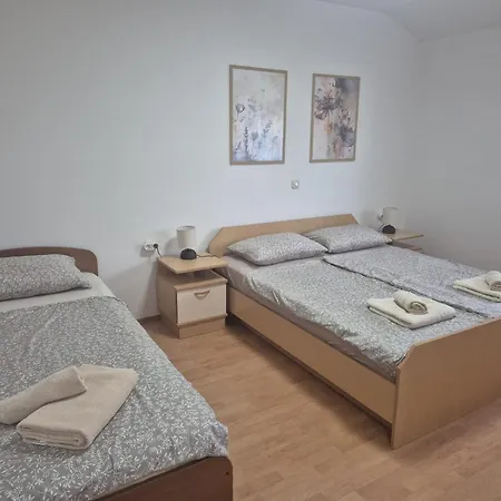 Apartmán Ivana Na Mirnoj Lokaciji