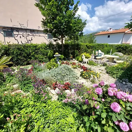 Apartmán Ivana Na Mirnoj Lokaciji